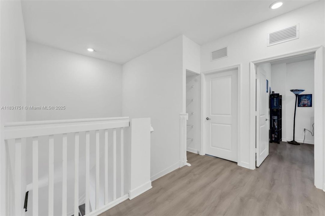 Недавно продано: $459,900 (3 спален, 2 ванн, 1832 Квадратных фут)