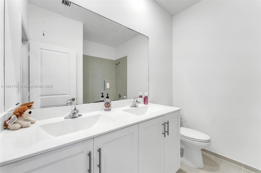 Недавно продано: $459,900 (3 спален, 2 ванн, 1832 Квадратных фут)