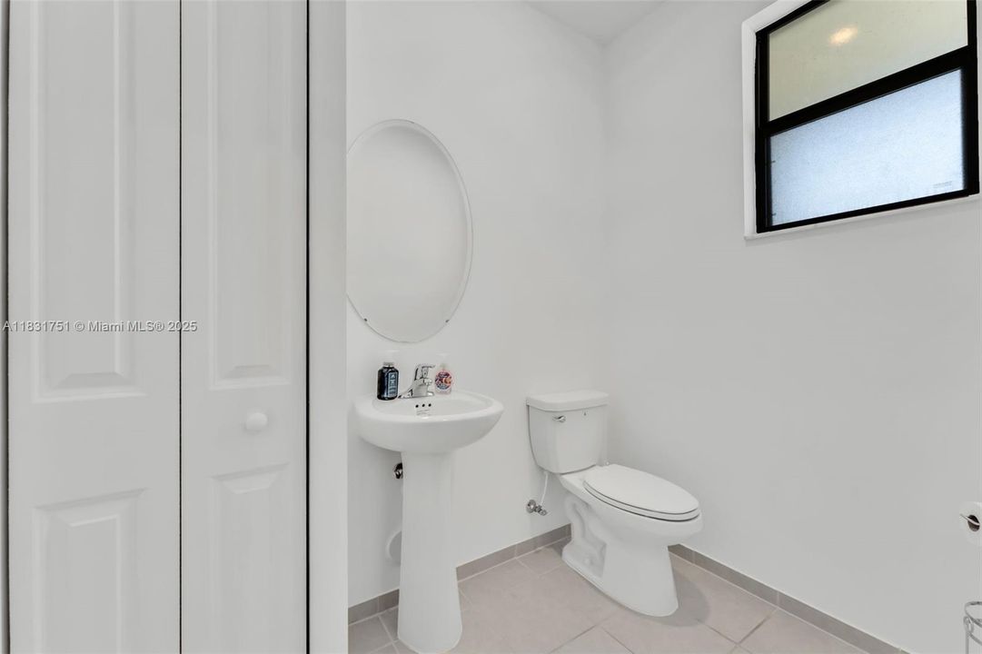 Недавно продано: $459,900 (3 спален, 2 ванн, 1832 Квадратных фут)