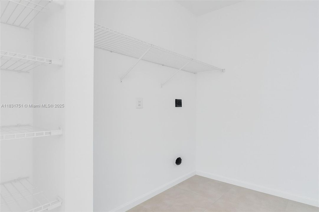 Недавно продано: $459,900 (3 спален, 2 ванн, 1832 Квадратных фут)