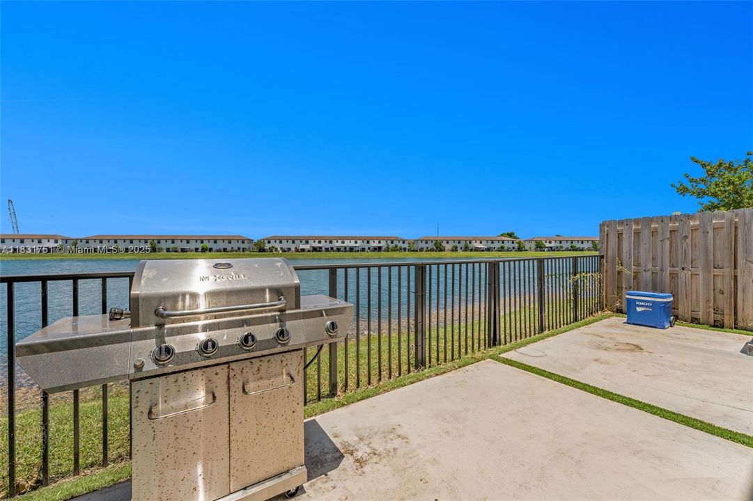 Недавно продано: $459,900 (3 спален, 2 ванн, 1832 Квадратных фут)