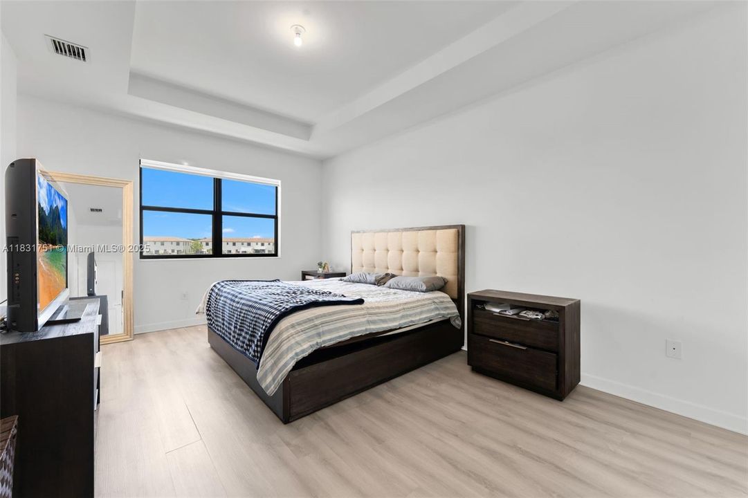 Недавно продано: $459,900 (3 спален, 2 ванн, 1832 Квадратных фут)