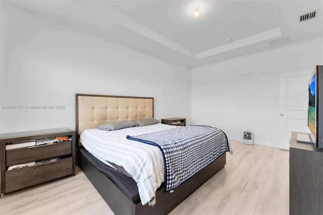 Недавно продано: $459,900 (3 спален, 2 ванн, 1832 Квадратных фут)