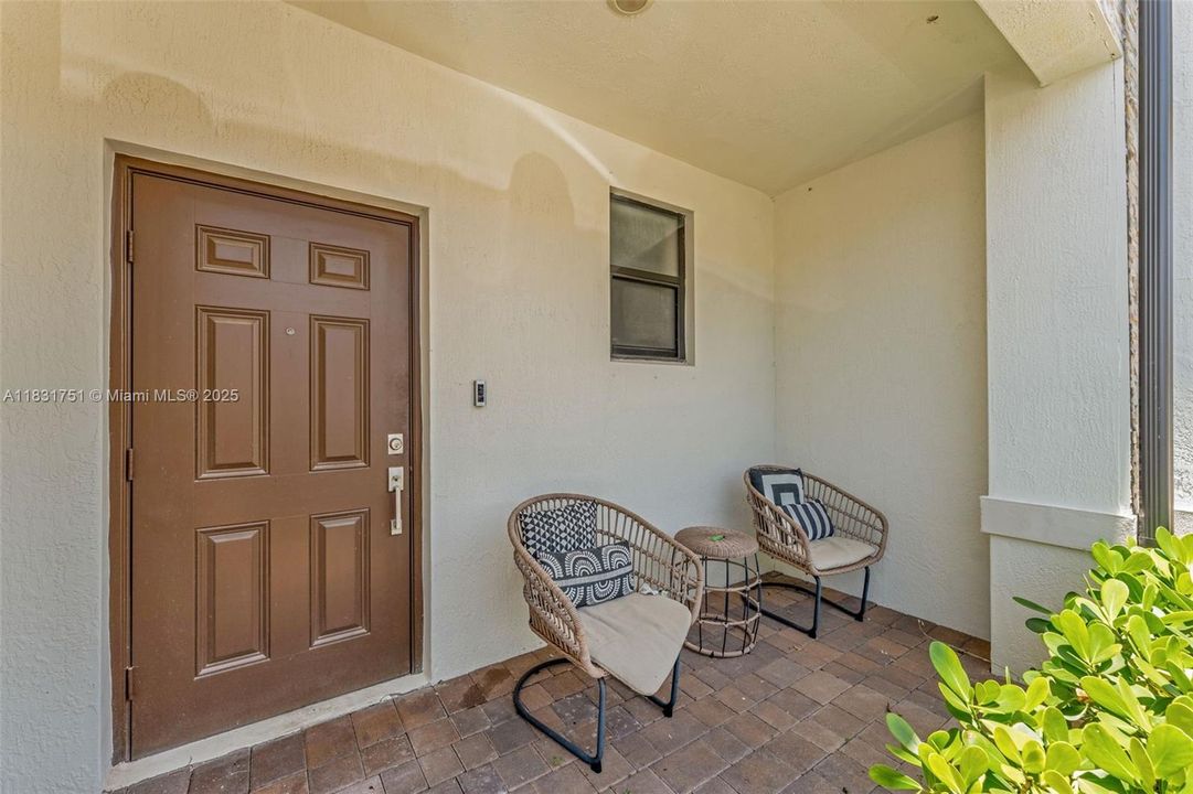 Недавно продано: $459,900 (3 спален, 2 ванн, 1832 Квадратных фут)