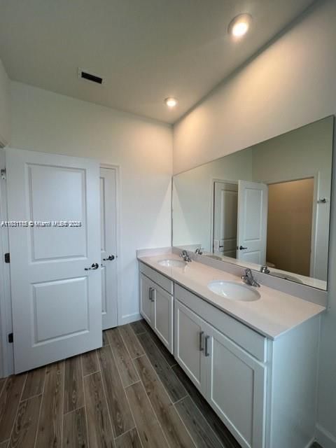 For Sale: $370,000 (3 beds, 2 baths, 1674 Square Feet)