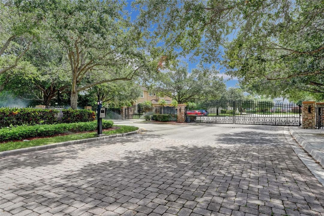 En Venta: $2,950,000 (5 camas, 5 baños, 4426 Pies cuadrados)