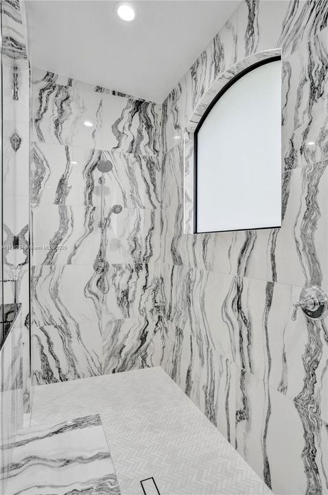 En Venta: $2,950,000 (5 camas, 5 baños, 4426 Pies cuadrados)