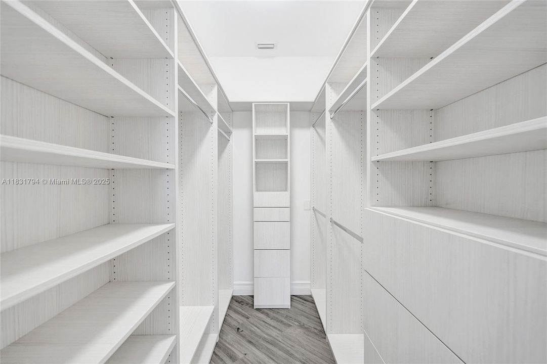 En Venta: $2,950,000 (5 camas, 5 baños, 4426 Pies cuadrados)