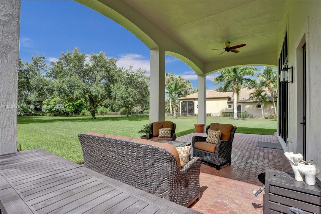 En Venta: $2,950,000 (5 camas, 5 baños, 4426 Pies cuadrados)