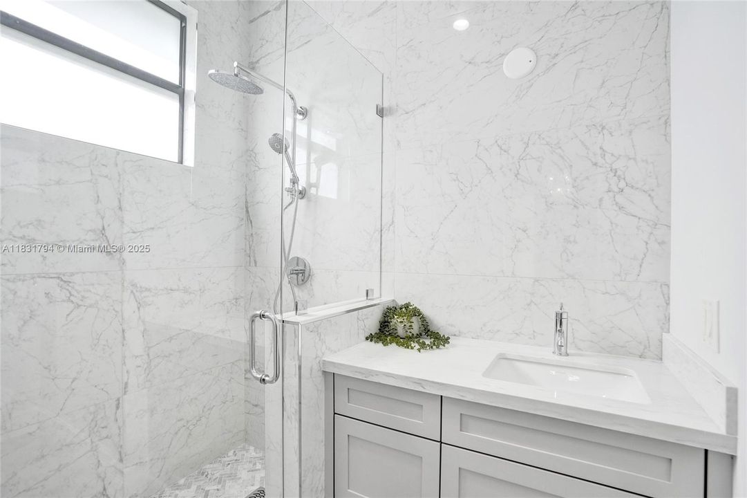 En Venta: $2,950,000 (5 camas, 5 baños, 4426 Pies cuadrados)