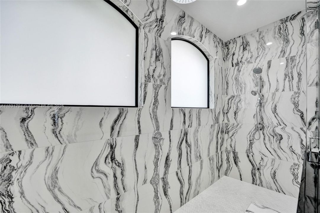 En Venta: $2,950,000 (5 camas, 5 baños, 4426 Pies cuadrados)