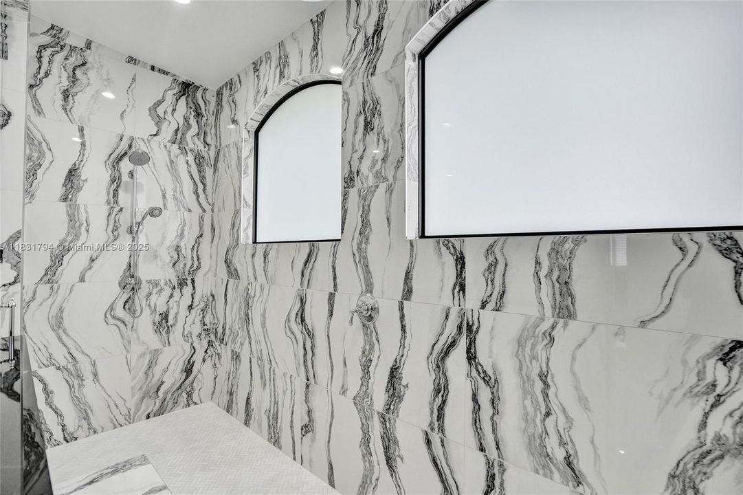 En Venta: $2,950,000 (5 camas, 5 baños, 4426 Pies cuadrados)