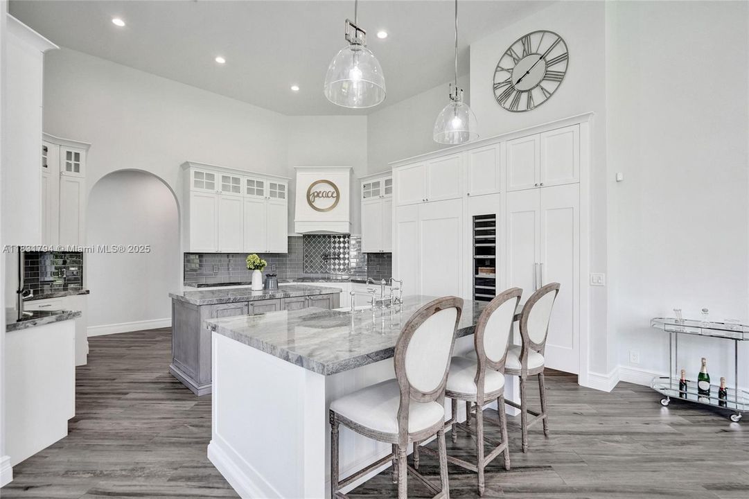 En Venta: $2,950,000 (5 camas, 5 baños, 4426 Pies cuadrados)