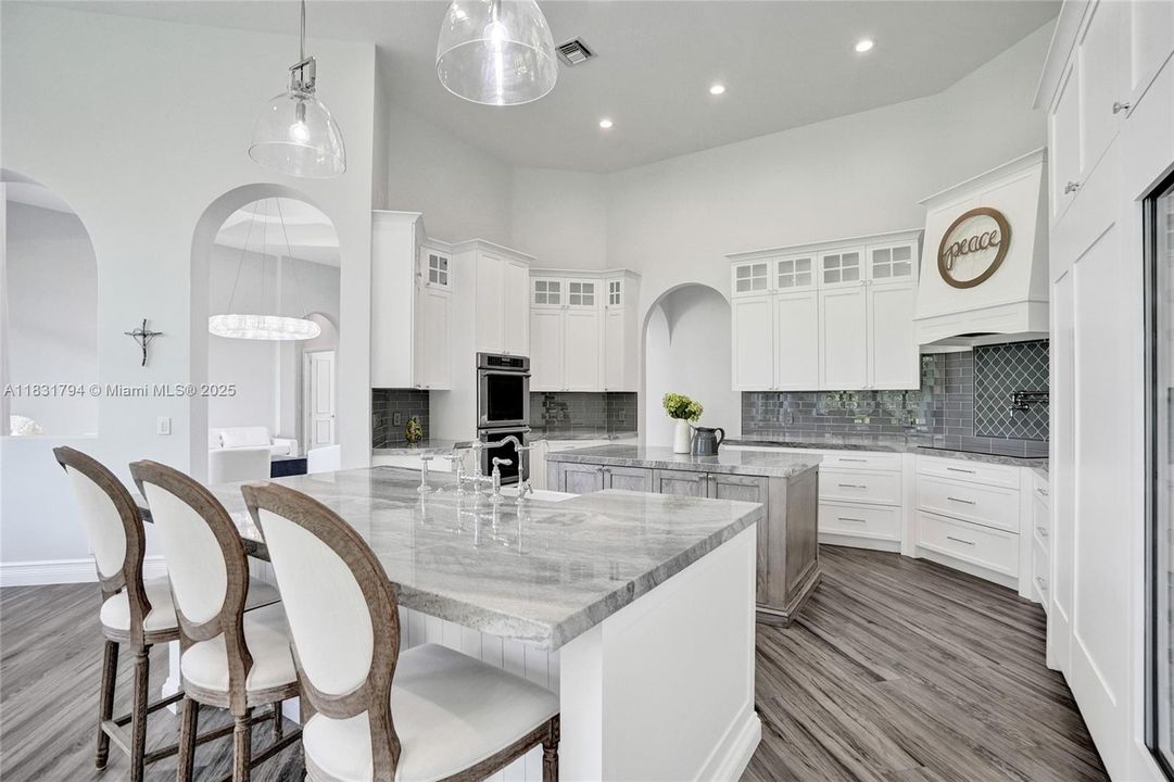 En Venta: $2,950,000 (5 camas, 5 baños, 4426 Pies cuadrados)