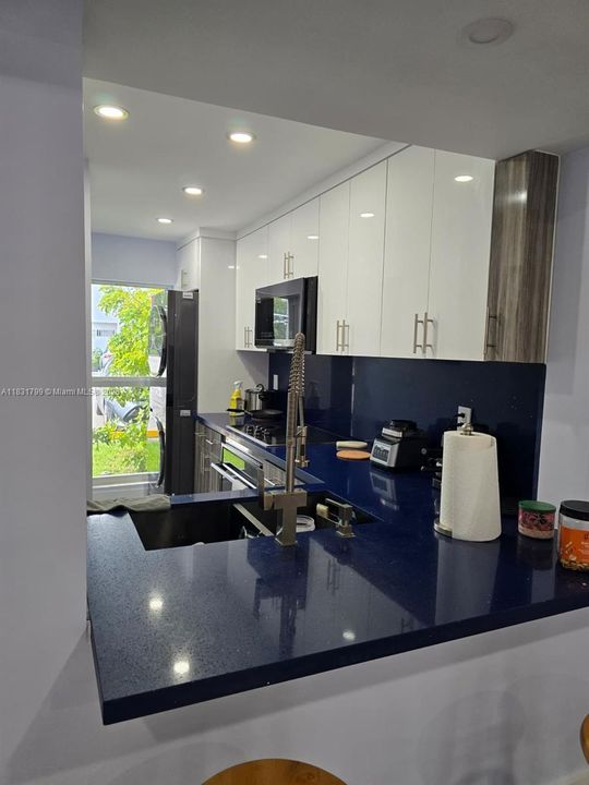 For Sale: $385,000 (2 beds, 1 baths, 1140 Square Feet)