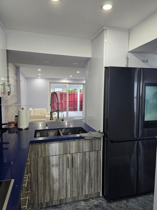 For Sale: $385,000 (2 beds, 1 baths, 1140 Square Feet)