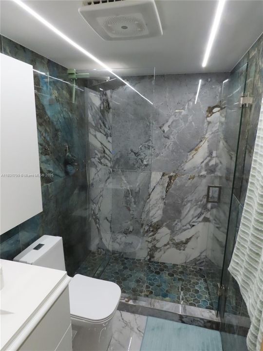 For Sale: $385,000 (2 beds, 1 baths, 1140 Square Feet)