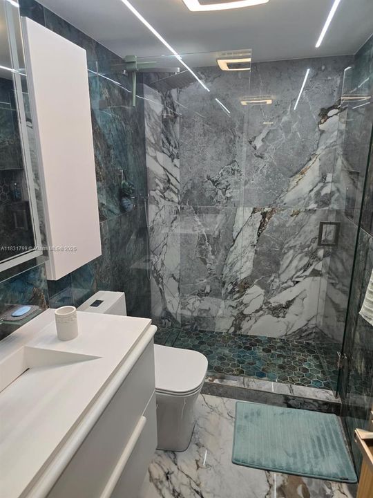 For Sale: $385,000 (2 beds, 1 baths, 1140 Square Feet)