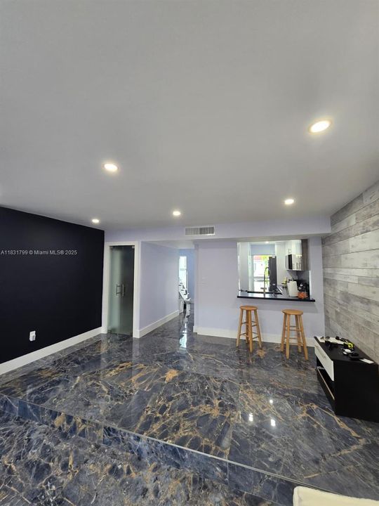 For Sale: $385,000 (2 beds, 1 baths, 1140 Square Feet)