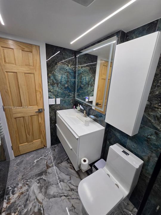 For Sale: $385,000 (2 beds, 1 baths, 1140 Square Feet)