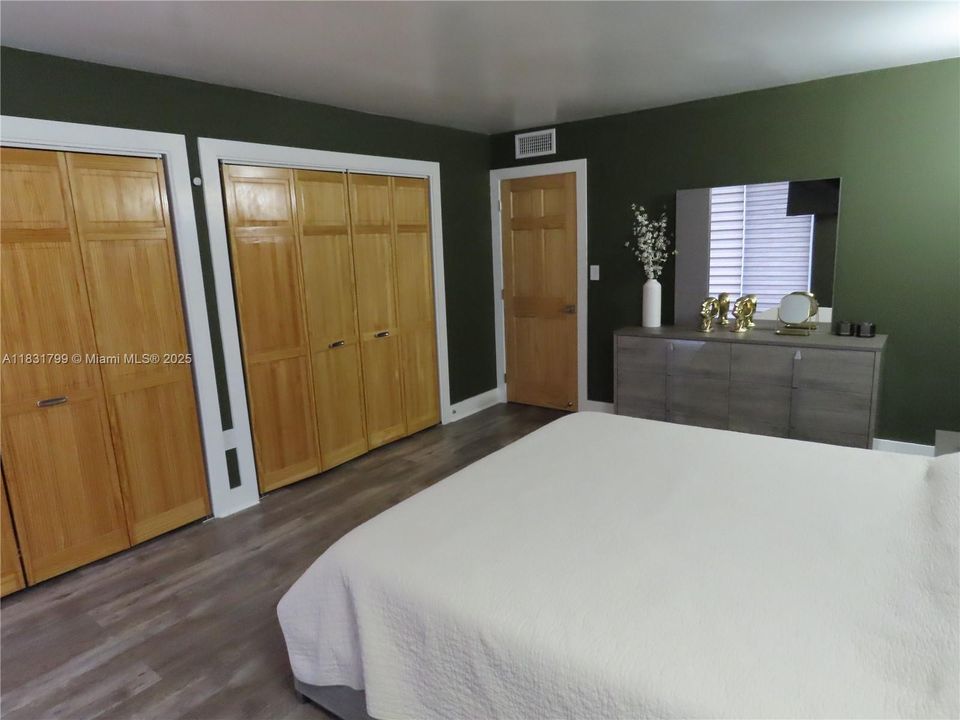For Sale: $385,000 (2 beds, 1 baths, 1140 Square Feet)