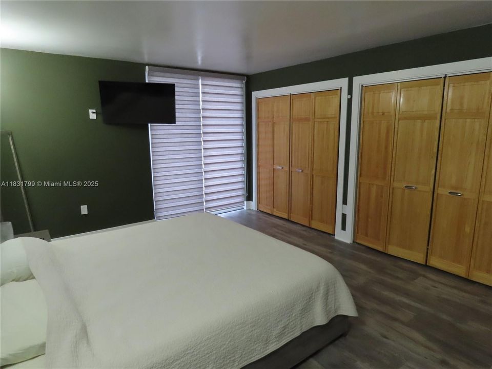 For Sale: $385,000 (2 beds, 1 baths, 1140 Square Feet)