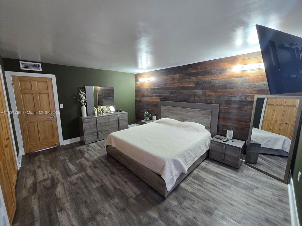 For Sale: $385,000 (2 beds, 1 baths, 1140 Square Feet)