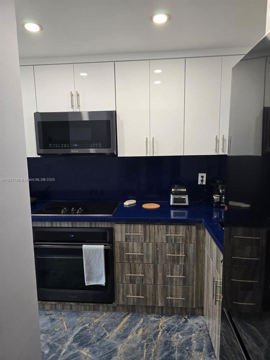 For Sale: $385,000 (2 beds, 1 baths, 1140 Square Feet)