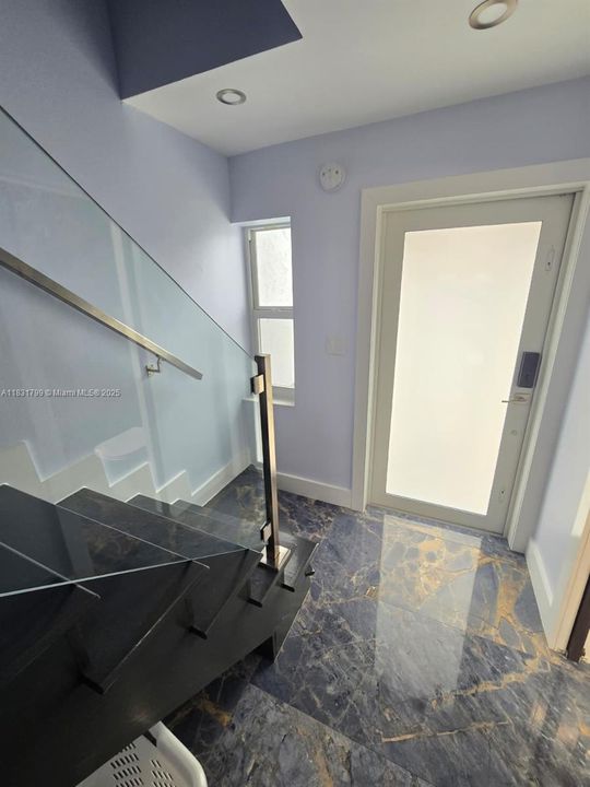 For Sale: $385,000 (2 beds, 1 baths, 1140 Square Feet)