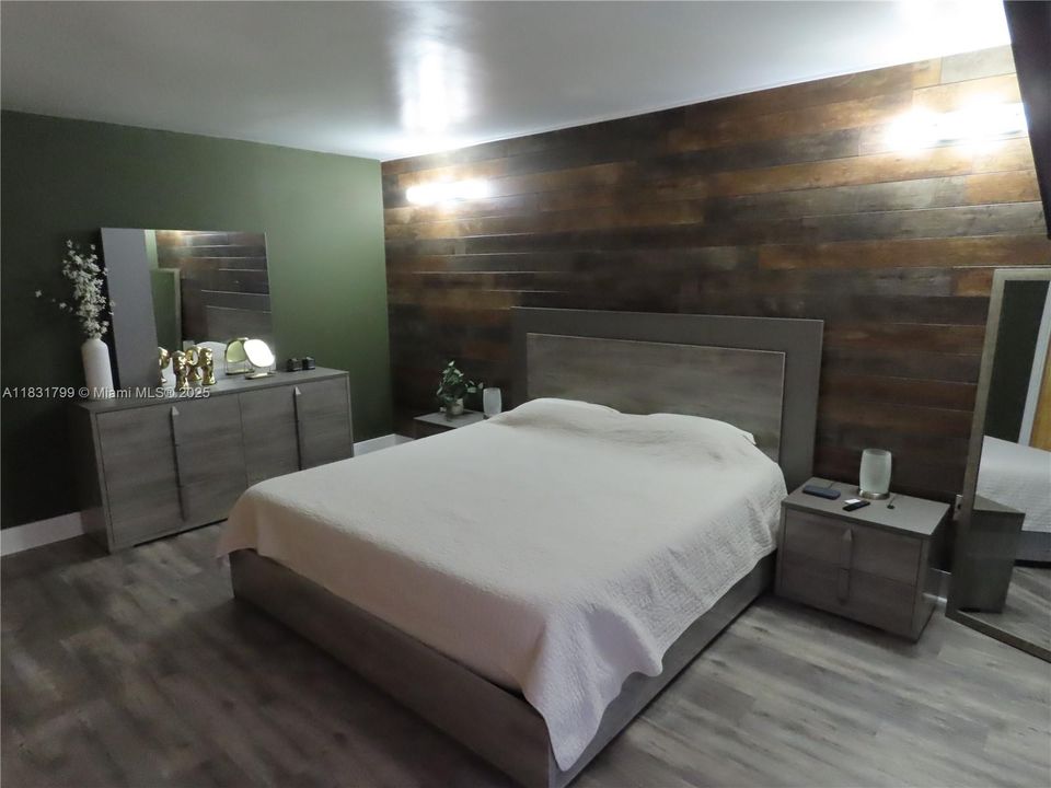 For Sale: $385,000 (2 beds, 1 baths, 1140 Square Feet)