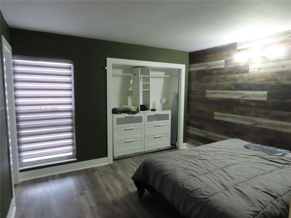 For Sale: $385,000 (2 beds, 1 baths, 1140 Square Feet)