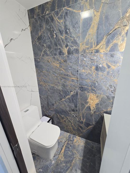 For Sale: $385,000 (2 beds, 1 baths, 1140 Square Feet)