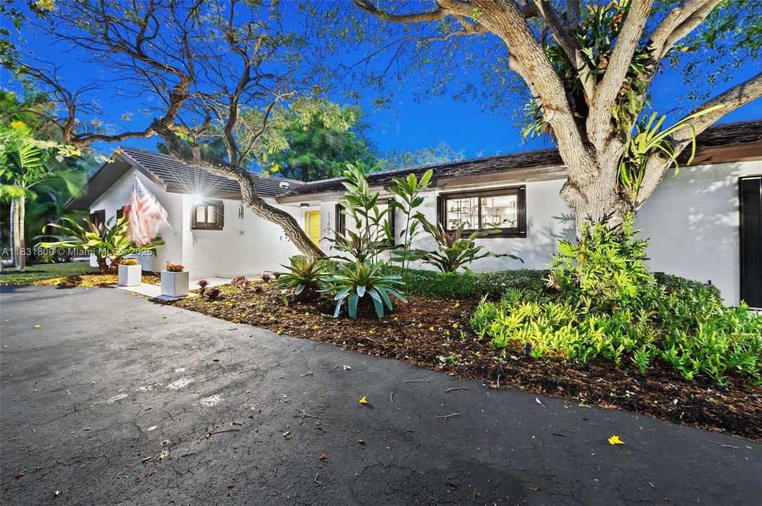 For Sale: $1,475,000 (4 beds, 3 baths, 2596 Square Feet)