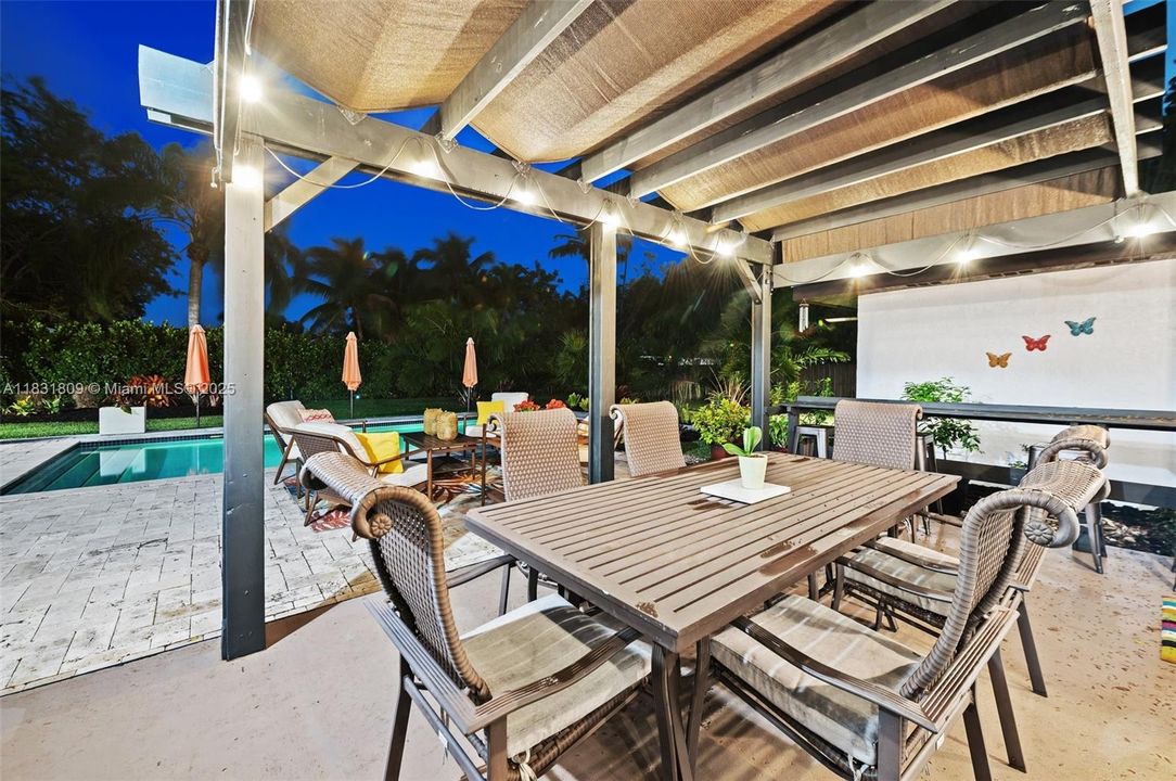 For Sale: $1,475,000 (4 beds, 3 baths, 2596 Square Feet)