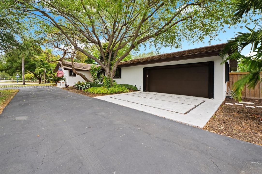 For Sale: $1,475,000 (4 beds, 3 baths, 2596 Square Feet)