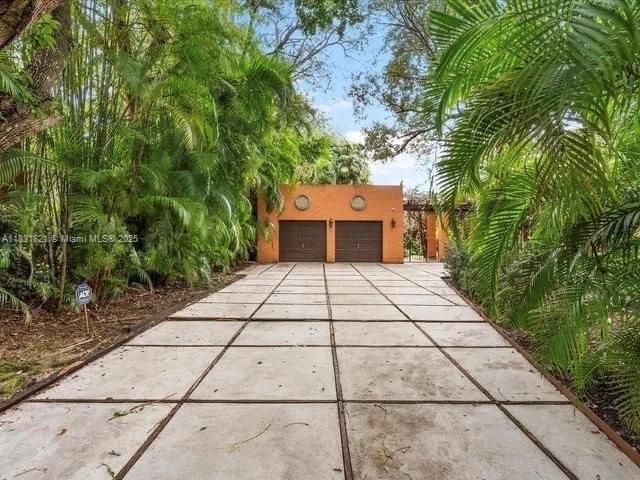 合同活跃: $7,999,000 (5 贝兹, 5 浴室, 5559 平方英尺)