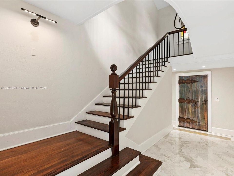 合同活跃: $7,999,000 (5 贝兹, 5 浴室, 5559 平方英尺)