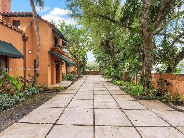 合同活跃: $7,999,000 (5 贝兹, 5 浴室, 5559 平方英尺)