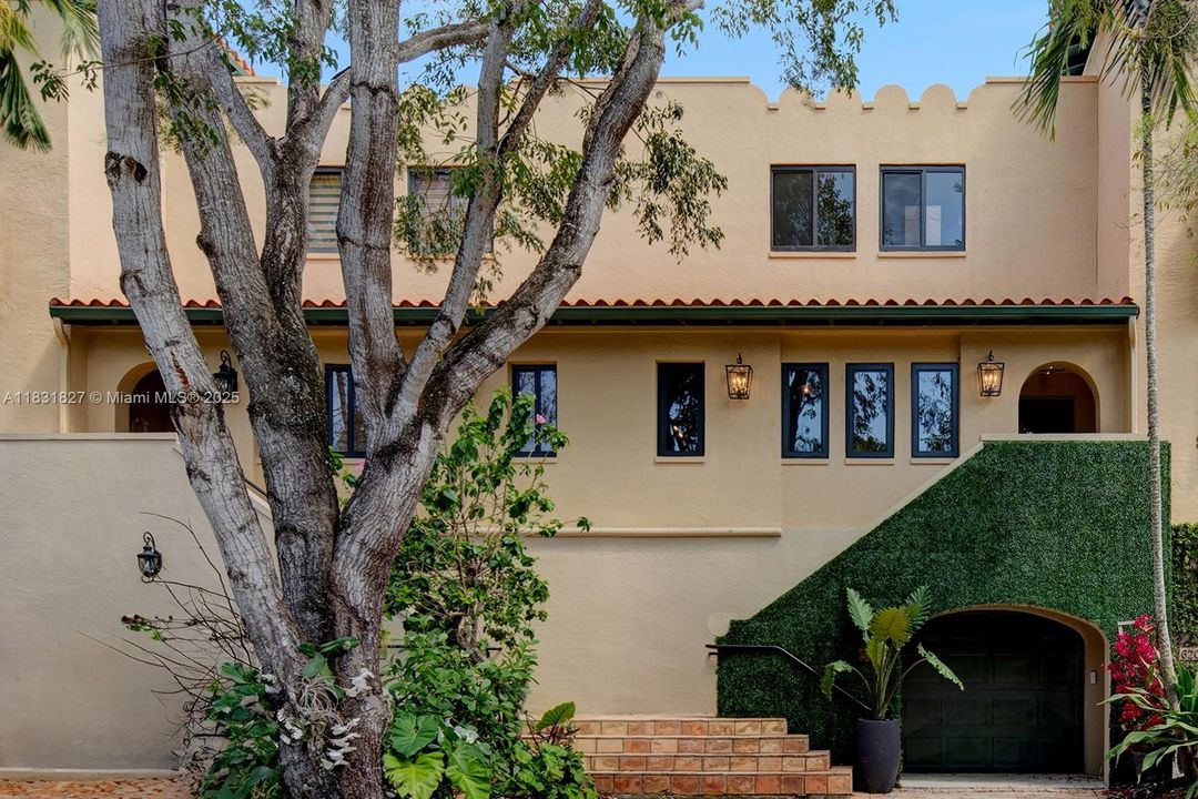 For Sale: $1,995,000 (3 beds, 3 baths, 2540 Square Feet)