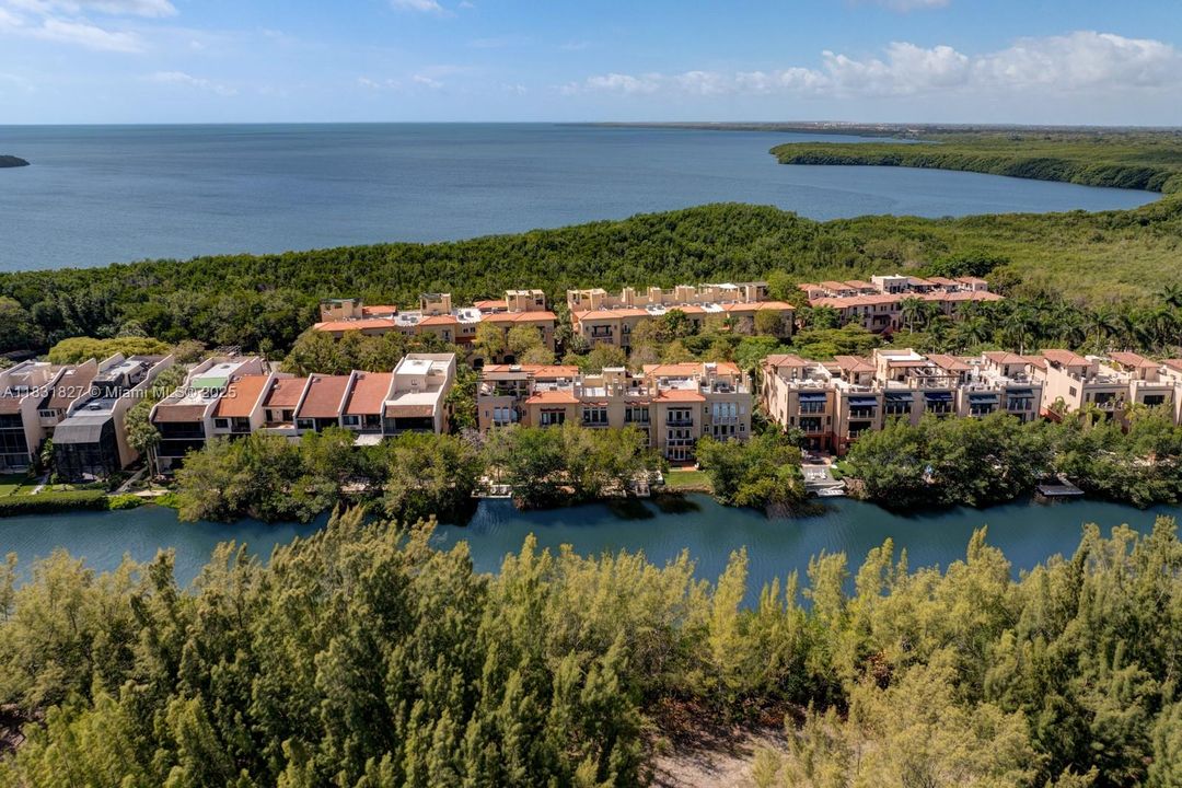 For Sale: $1,995,000 (3 beds, 3 baths, 2540 Square Feet)