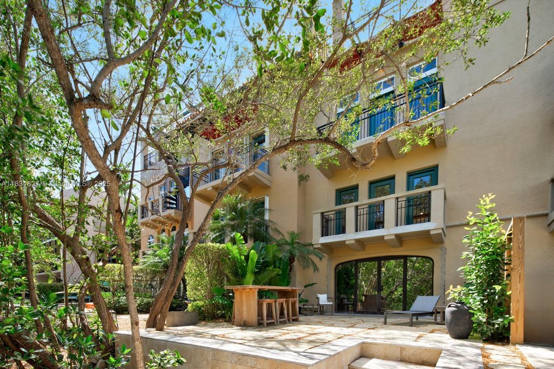 For Sale: $1,995,000 (3 beds, 3 baths, 2540 Square Feet)