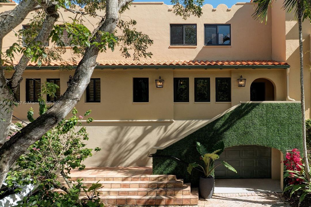 For Sale: $1,995,000 (3 beds, 3 baths, 2540 Square Feet)