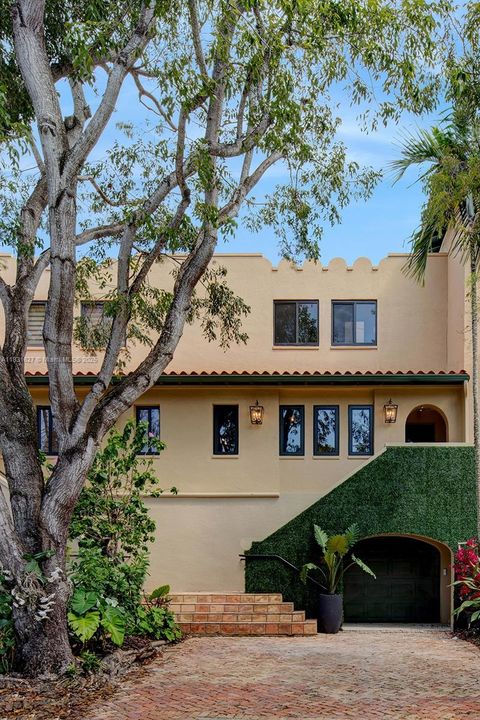 For Sale: $1,995,000 (3 beds, 3 baths, 2540 Square Feet)