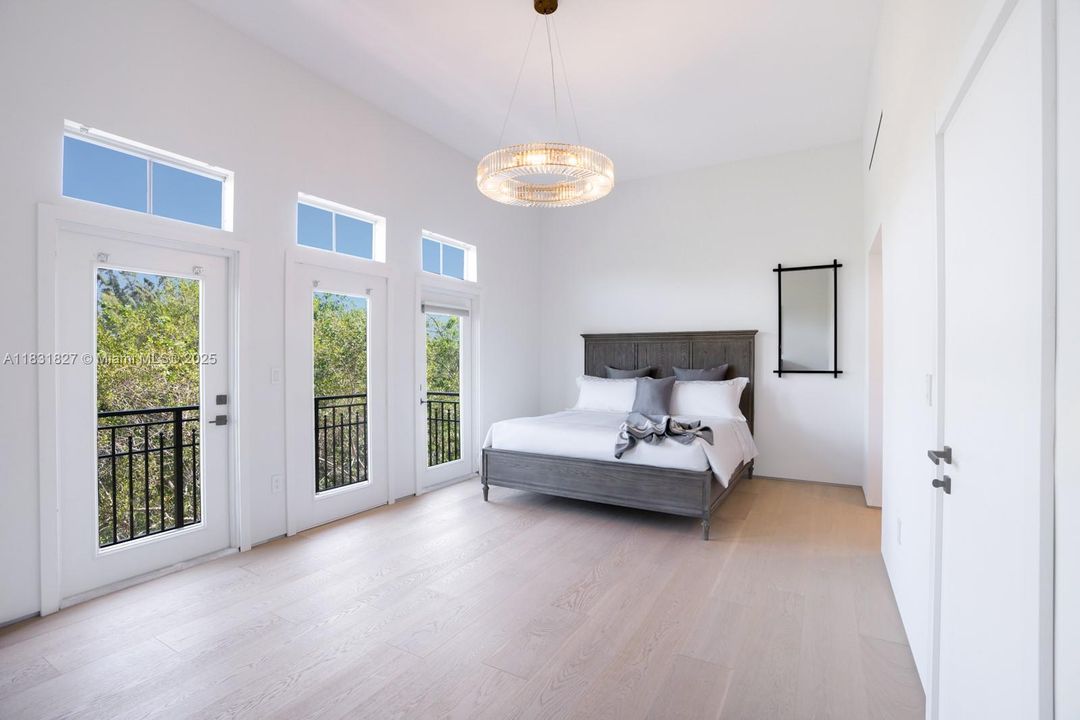 For Sale: $1,995,000 (3 beds, 3 baths, 2540 Square Feet)