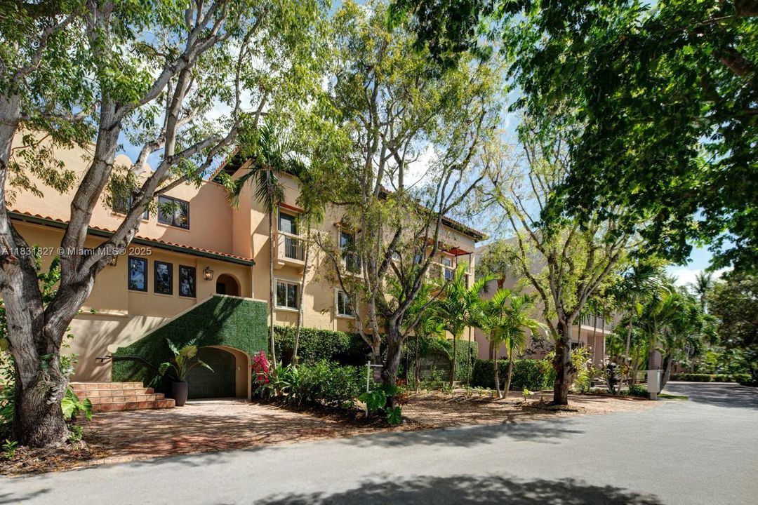 For Sale: $1,995,000 (3 beds, 3 baths, 2540 Square Feet)