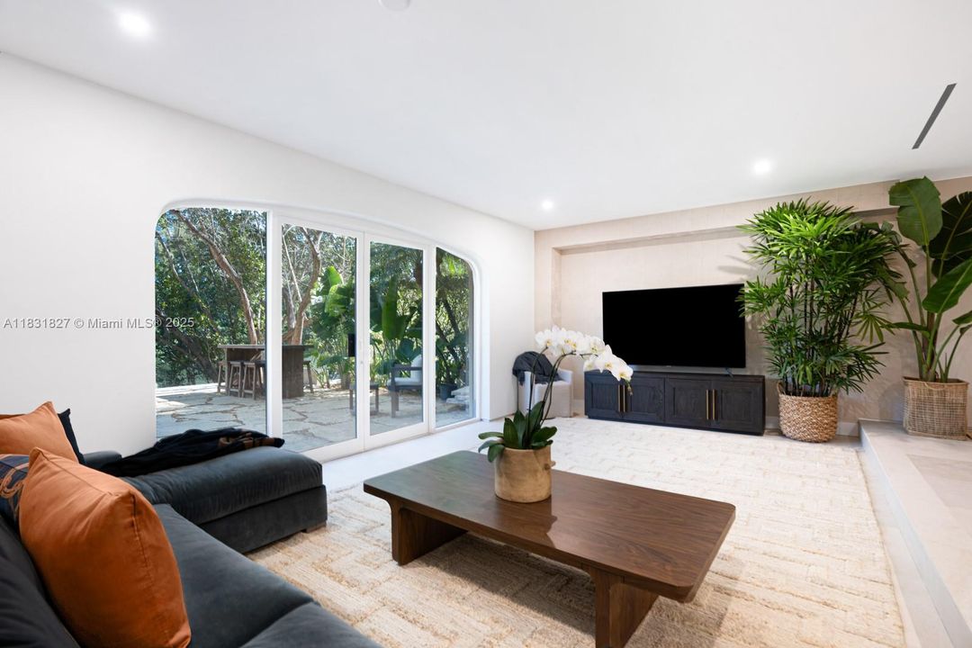 For Sale: $1,995,000 (3 beds, 3 baths, 2540 Square Feet)