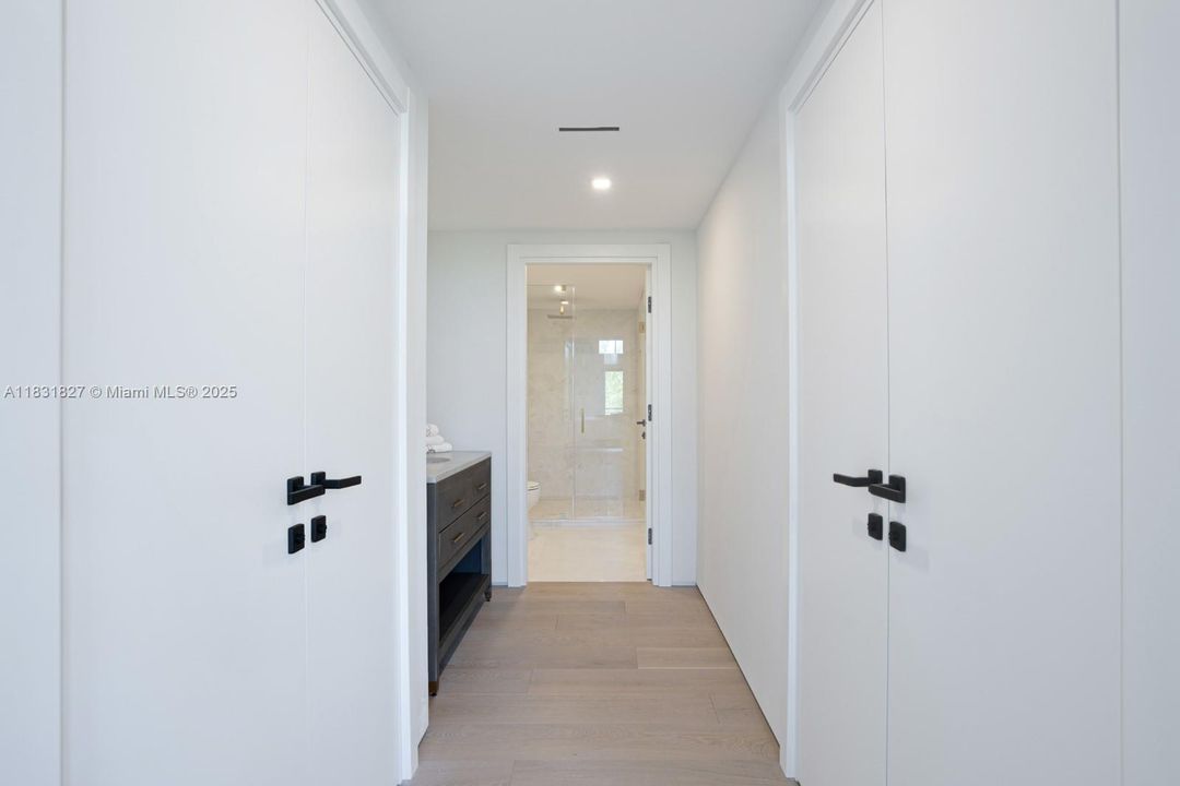 For Sale: $1,995,000 (3 beds, 3 baths, 2540 Square Feet)