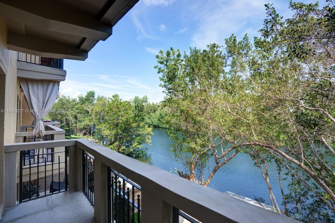 For Sale: $1,995,000 (3 beds, 3 baths, 2540 Square Feet)