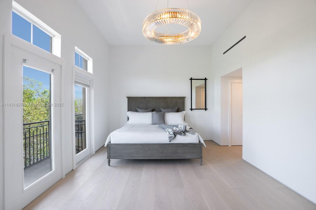 For Sale: $1,995,000 (3 beds, 3 baths, 2540 Square Feet)