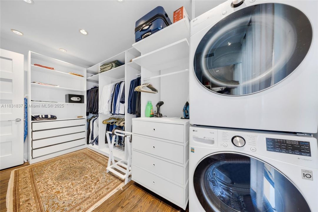 Vendido Recientemente: $2,150,000 (4 camas, 4 baños, 2580 Pies cuadrados)